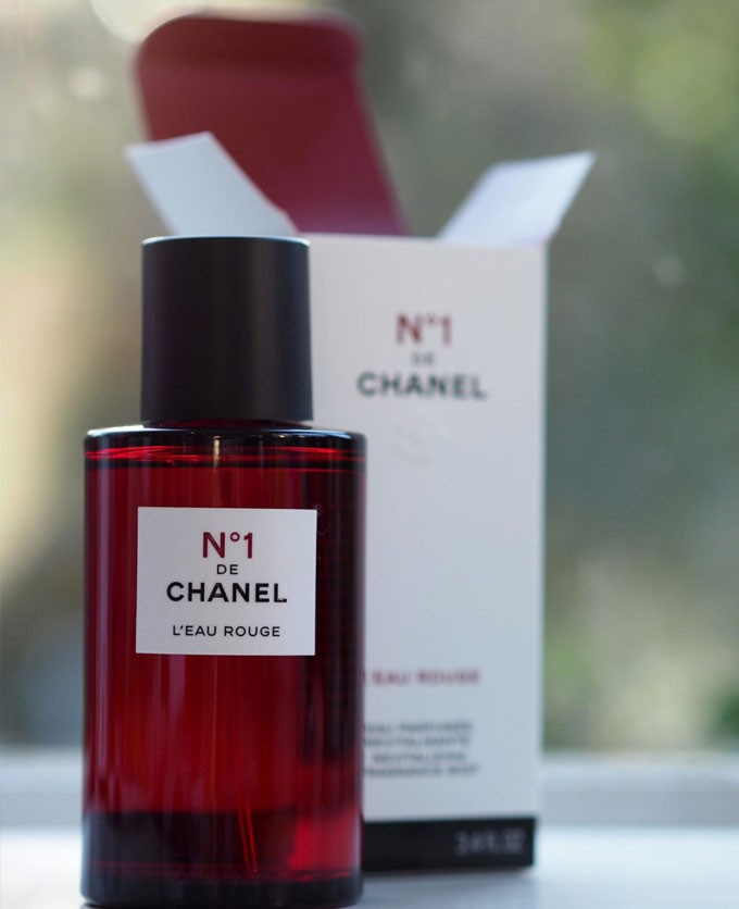 Chanel No. 1 L'Eau Rouge 'fragrance mist' perfume review on Persolaise Love  At First Scent ep 246 